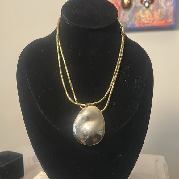 Elegant Gold and Silver Pendant Necklace - Picture 3 of 3
